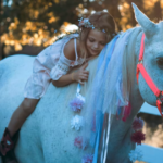 A Piedicavallo un evento dedicato ai bambini, che potranno provare l'ebrezza di cavalcare un pony.: il battesimo della sella
